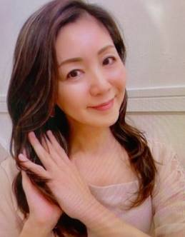 ご近所昭和トークのサクラ「眞知子」