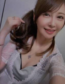 妻みぐいのサクラ「真奈美」